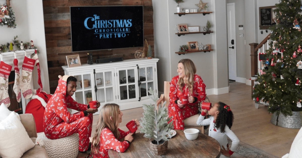 10 Special Family Christmas Traditions to Start This Year